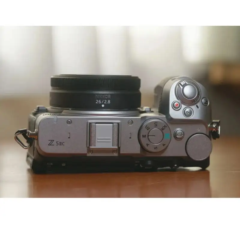 بررسی دوربین Nikon Z5 IIC و طراحی بدنه
