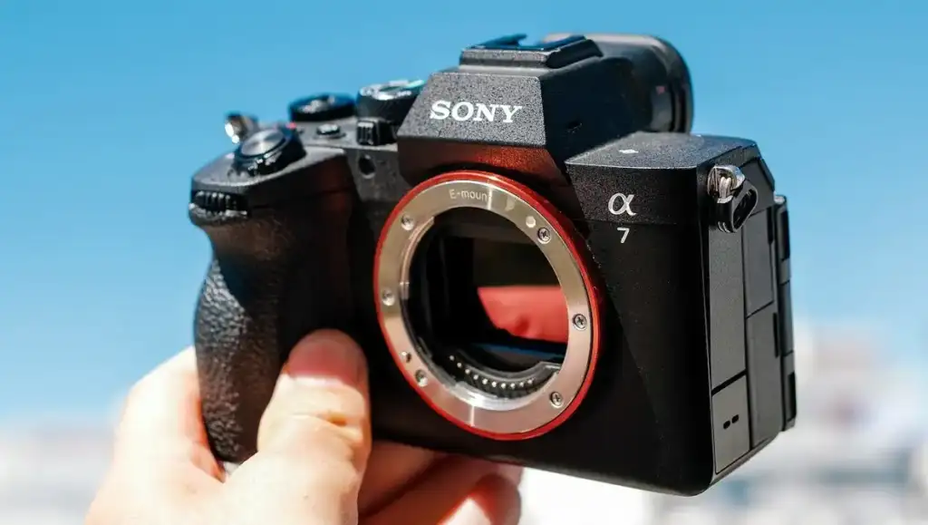 مقایسه دوربین Sony A7 V و Sony A7 IV